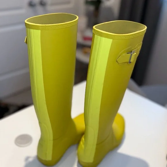 💚Hunter Original Tall Rain Boots – Yellow-Green - Picture 2 of 9